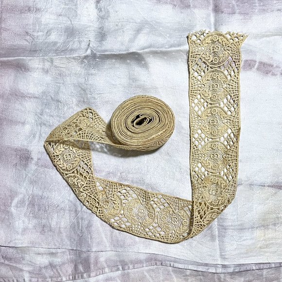 antique lace - Picture 2 of 6